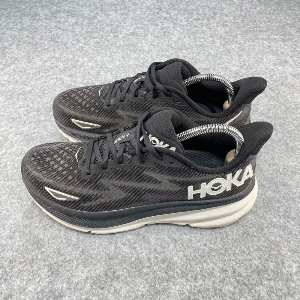 Women Hoka One One black Clifton 9 trainers. Size US 10 running trailrunning
